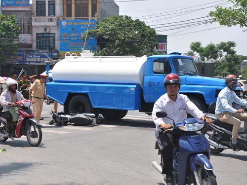 Vụ tai nạn khiến một phụ nữ tử vong tại chỗ, người còn lại bị thương.