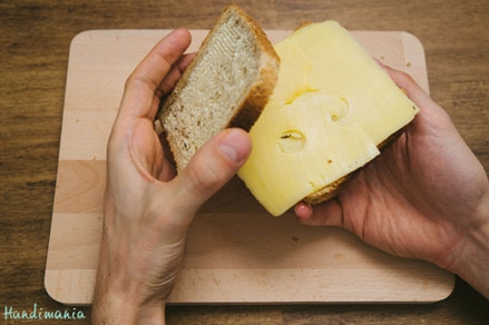 nướng bánh sandwich phô mai bằng bàn là