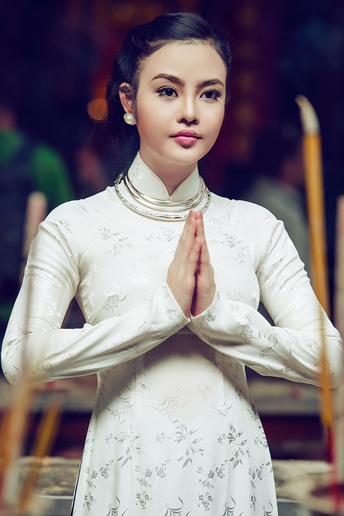 'Hoa hậu ăn chơi' lên tiếng về ảnh thác loạn gây sốc | Julia Hồ 2013,Hoa hậu Julia Hồ,Hoa hậu người Việt Hoàn cầu 2012