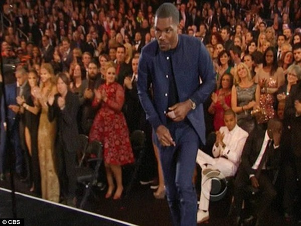 Chris Brown bị Adele mắng thẳng mặt vì xấu tính 1