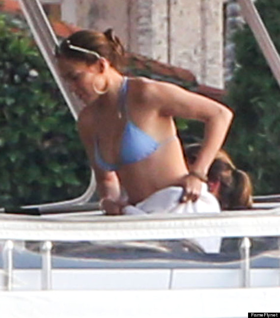 Jennifer Lopez khoe body bốc lửa ở tuổi 43 7