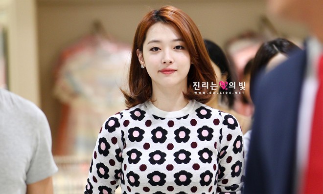 Sulli f(x) cũng là một trong những thần tượng nữ có ngoại hình xinh đẹp, luôn nằm trong Top 10.