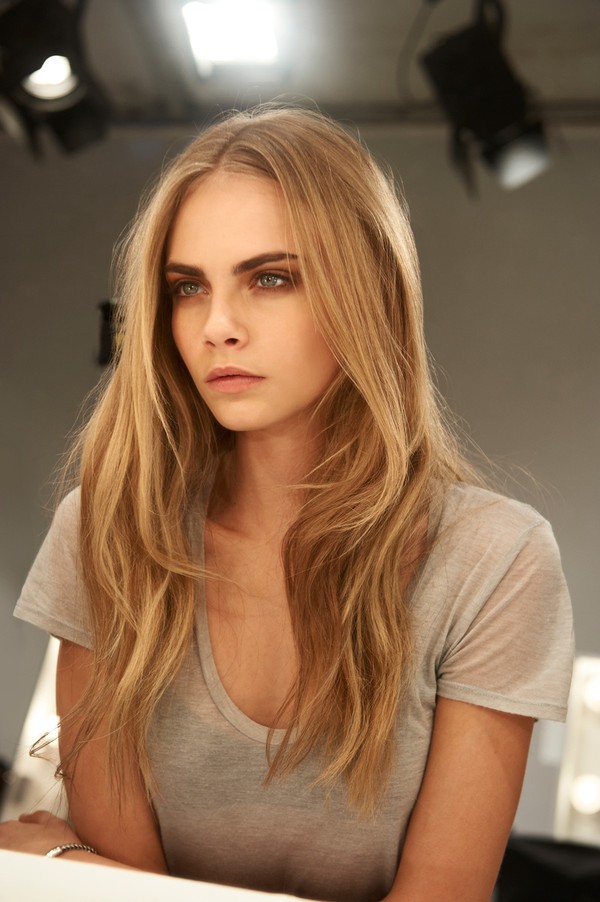 3 phút make up thần tốc để trở thành siêu mẫu Cara Delevingne 1